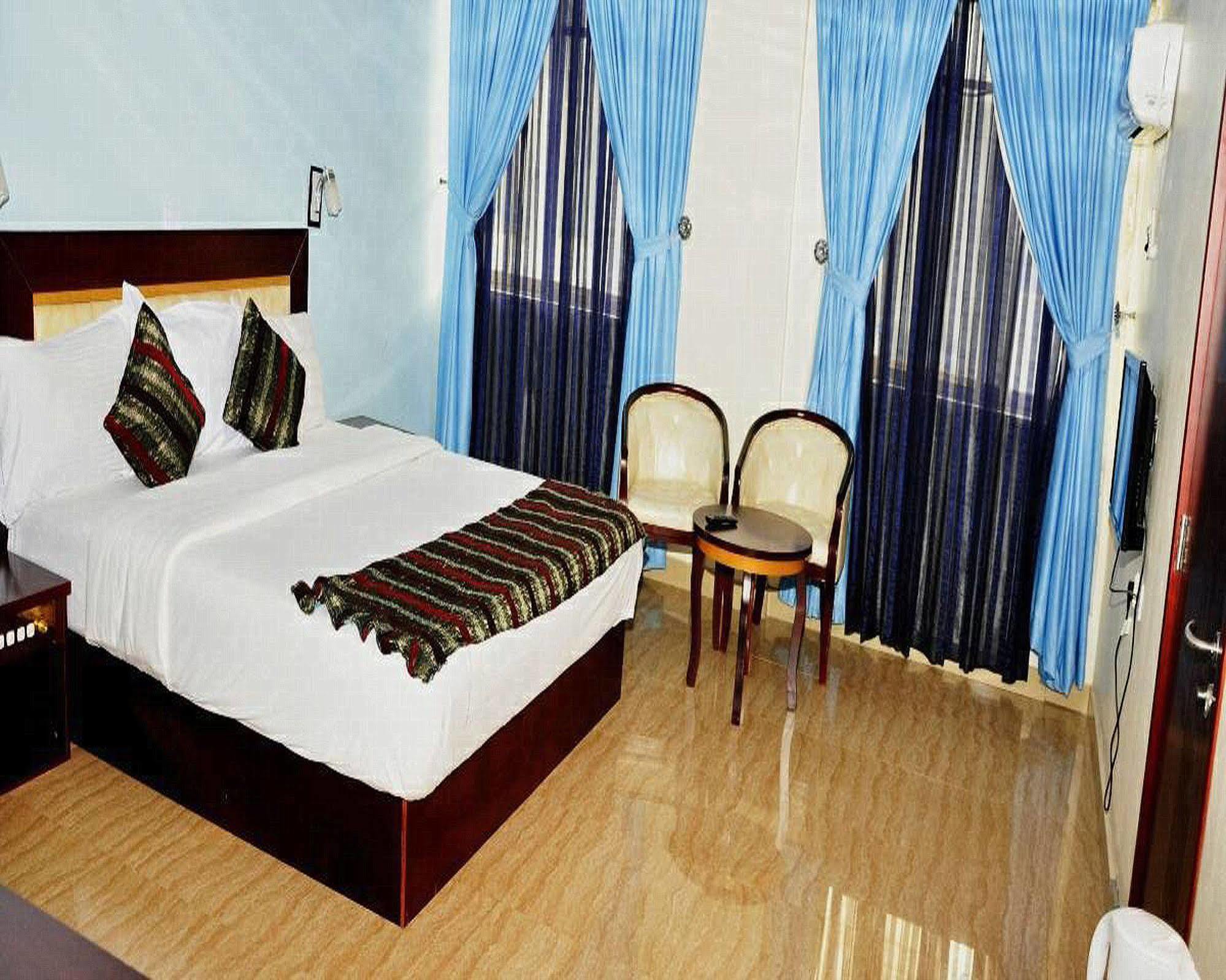 Royal Tropicana Abuja Exterior photo