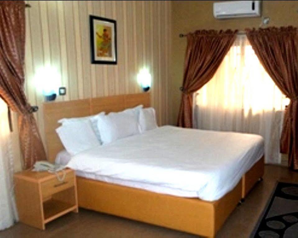 Royal Tropicana Abuja Exterior photo